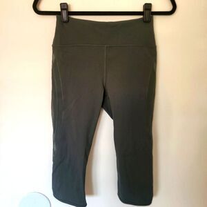 Lululemon Sun Setter Crop 17” Mesh Panel Dark Forest Capri Size 6
